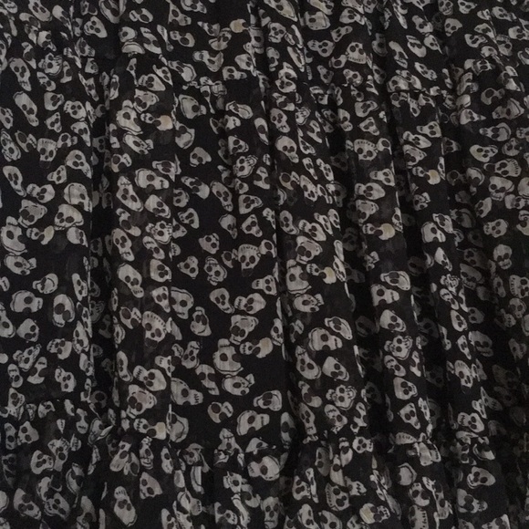 Mini Skull skirt 💀 - Picture 2 of 3